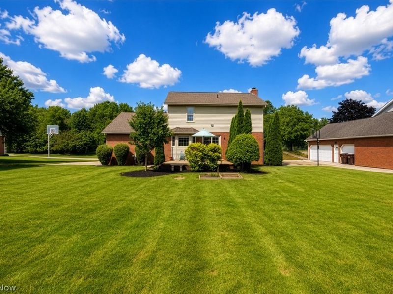 3176 Carie Hill Circle NW, Massillon, OH 44646 Photo 3