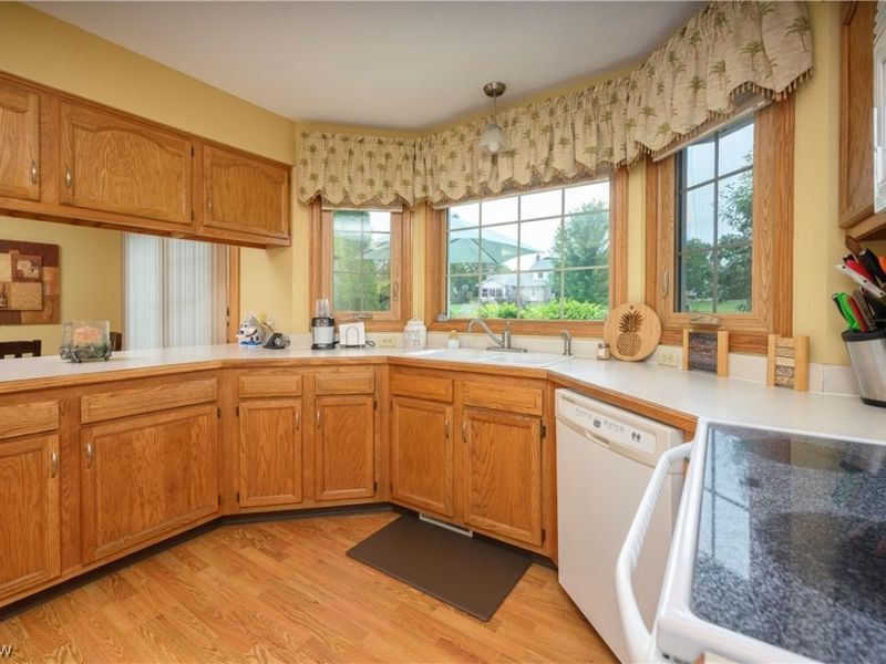 3176 Carie Hill Circle NW, Massillon, OH 44646 Photo 7