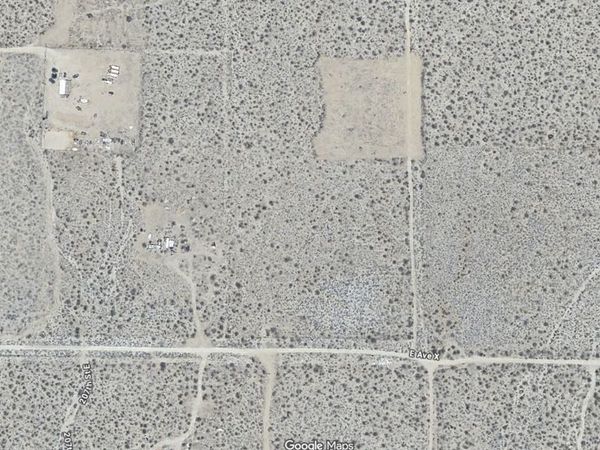 210 Avenue X, Llano, CA 93544