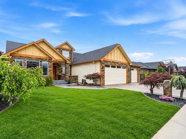 8604 E Black Oak Ln, Spokane, WA 99217