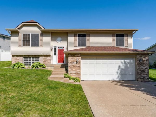 5343 Hillandale Road , Davenport, IA 52806