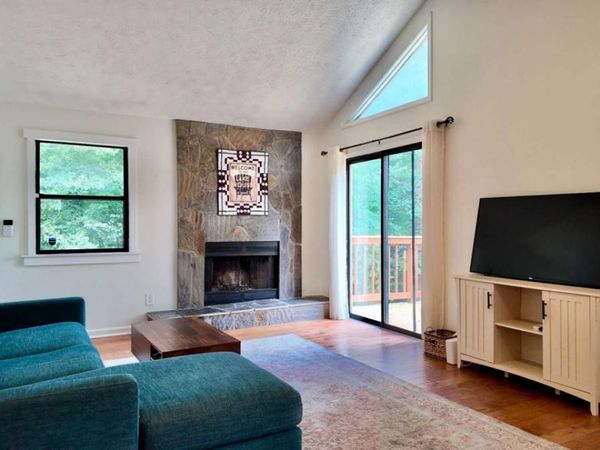 947 Lake Drive, Snellville, GA 30039