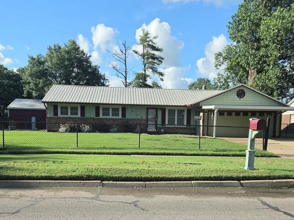 1500 E Barton Avenue, West Memphis, AR 72301