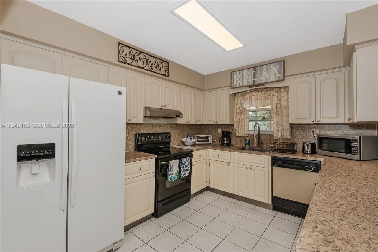 292 W 39th Pl , Hialeah, FL 33012 Photo