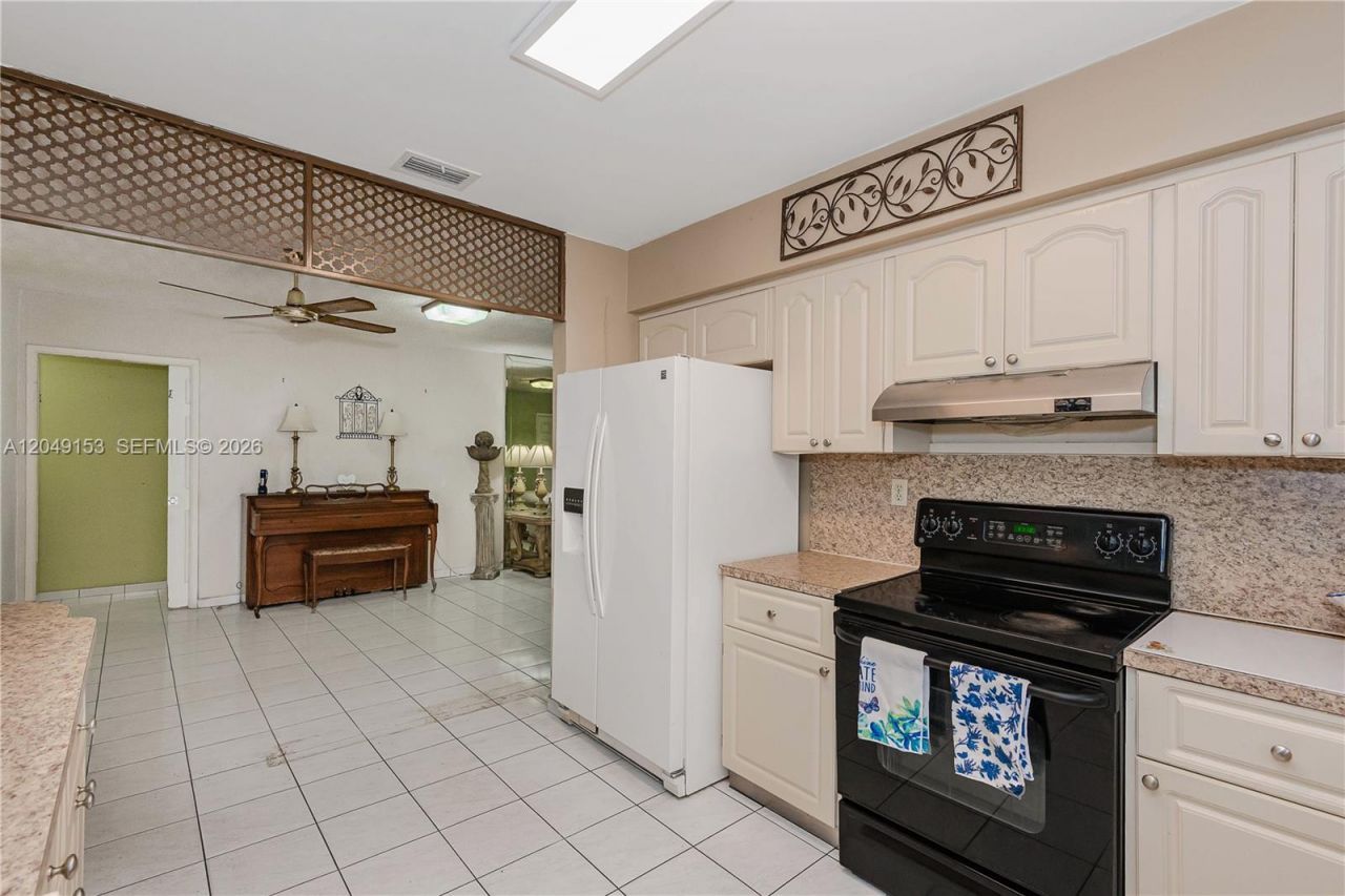 292 W 39th Pl , Hialeah, FL 33012 Photo