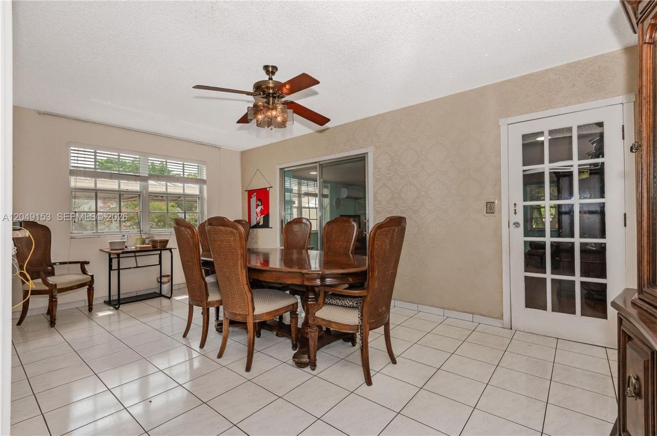 292 W 39th Pl , Hialeah, FL 33012 Photo