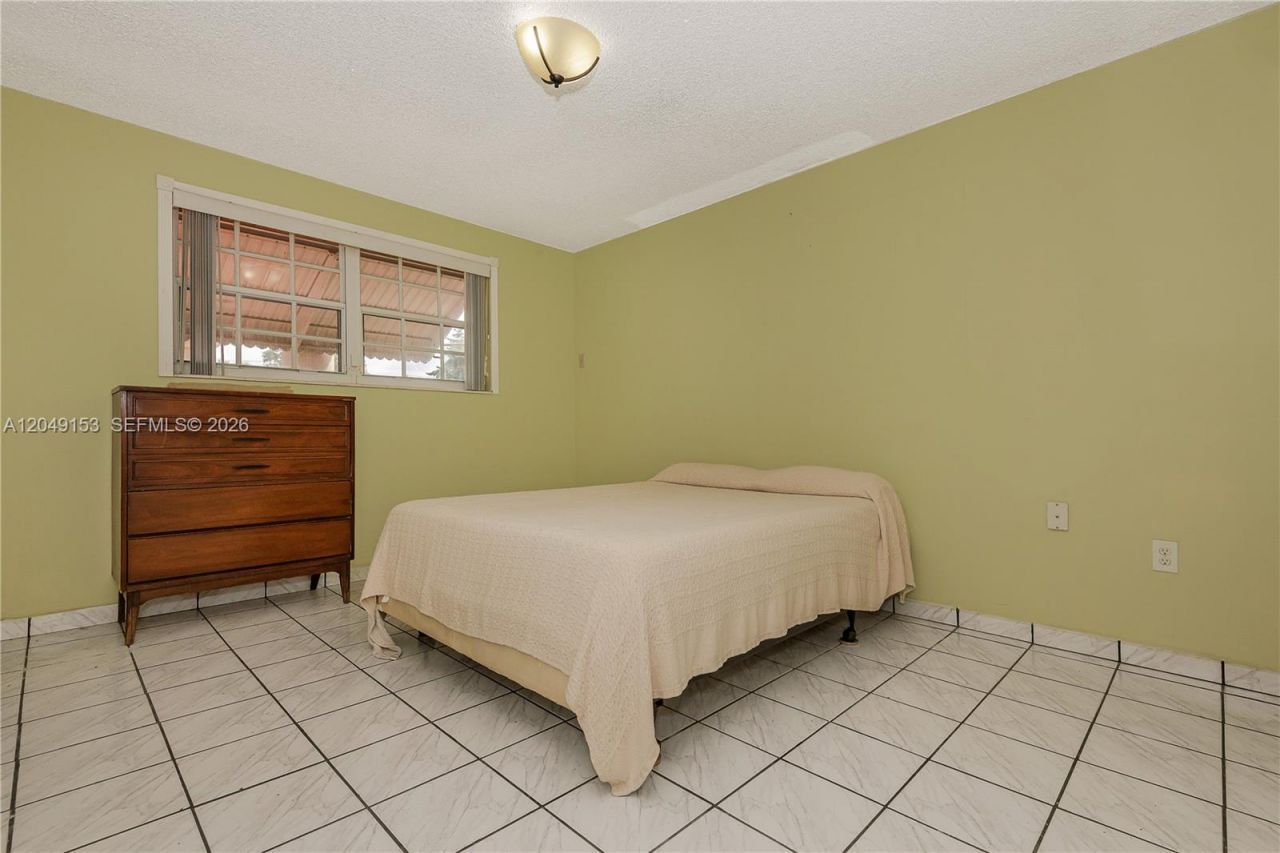 292 W 39th Pl , Hialeah, FL 33012 Photo