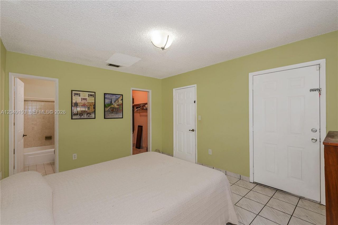 292 W 39th Pl , Hialeah, FL 33012 Photo