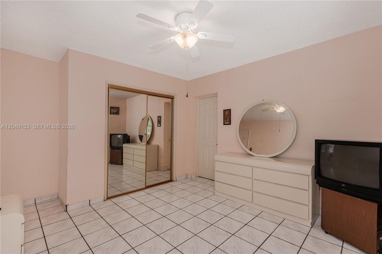 292 W 39th Pl , Hialeah, FL 33012 Photo