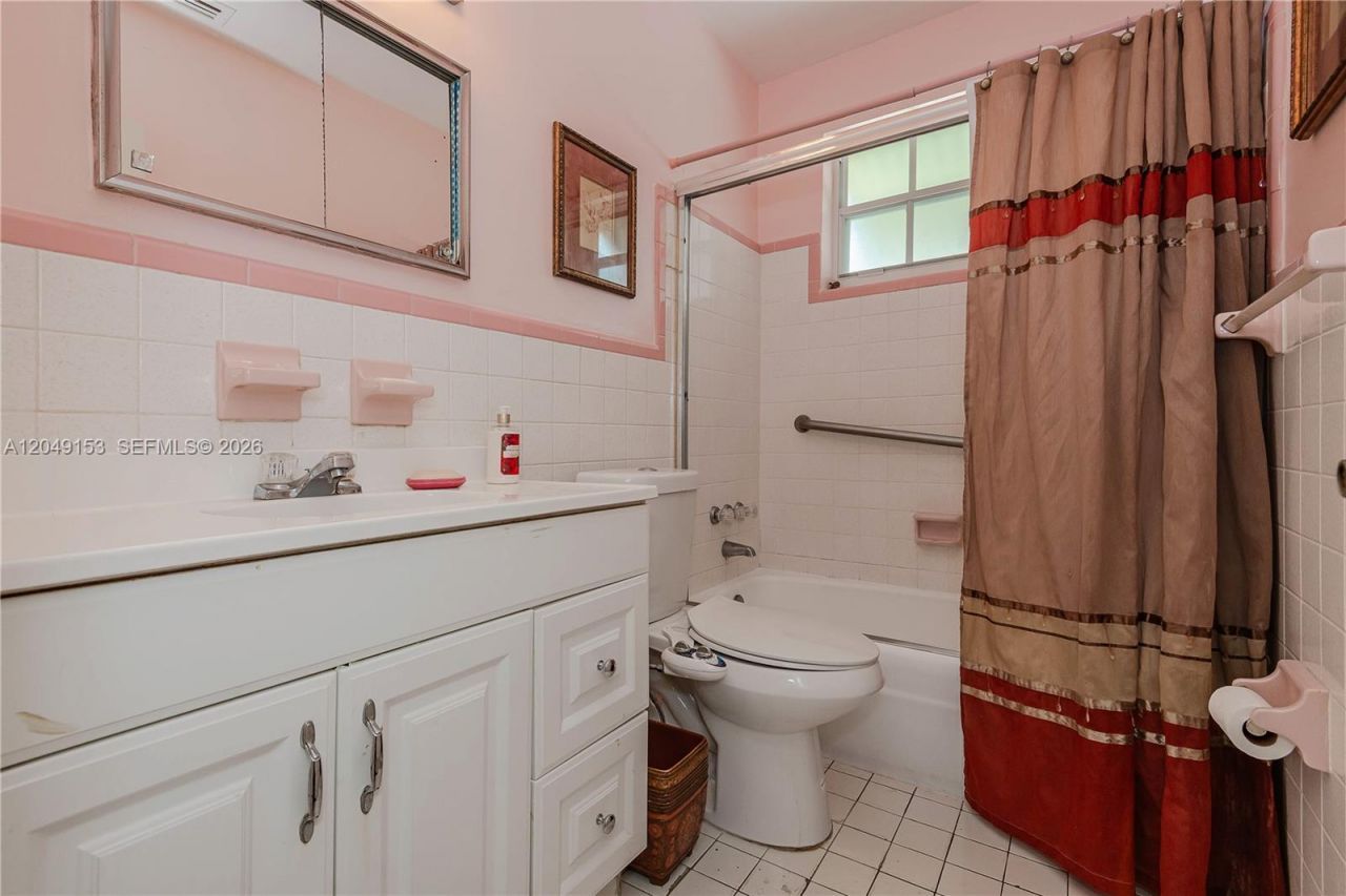 292 W 39th Pl , Hialeah, FL 33012 Photo