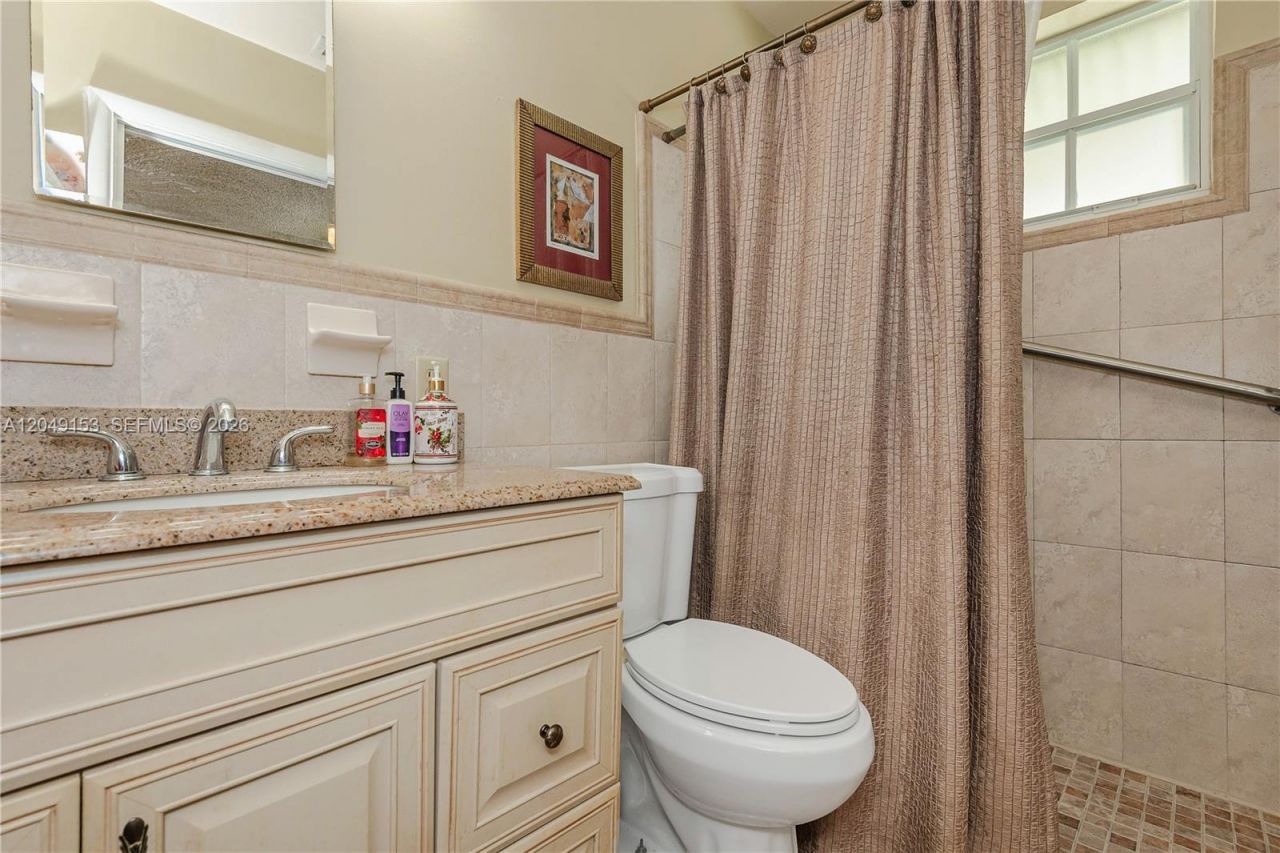 292 W 39th Pl , Hialeah, FL 33012 Photo