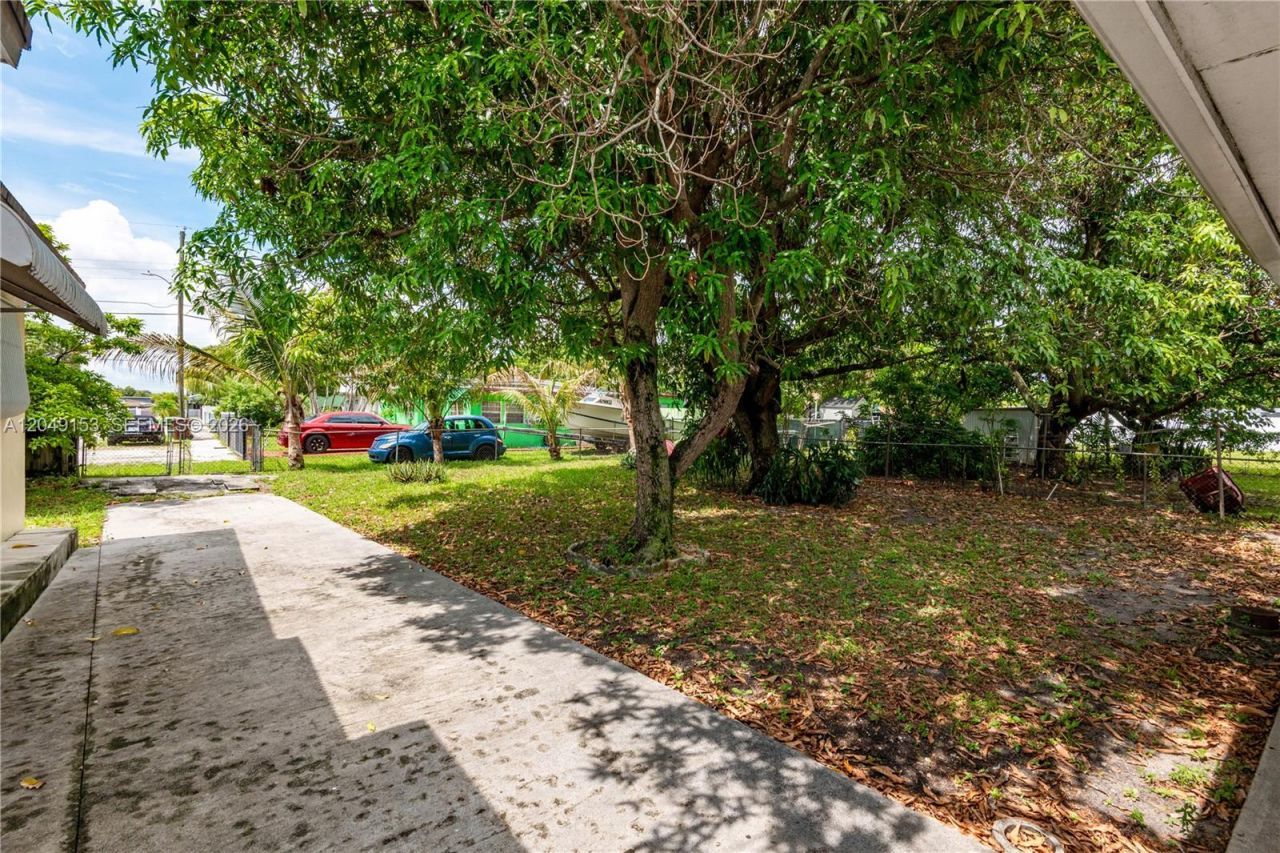 292 W 39th Pl , Hialeah, FL 33012 Photo