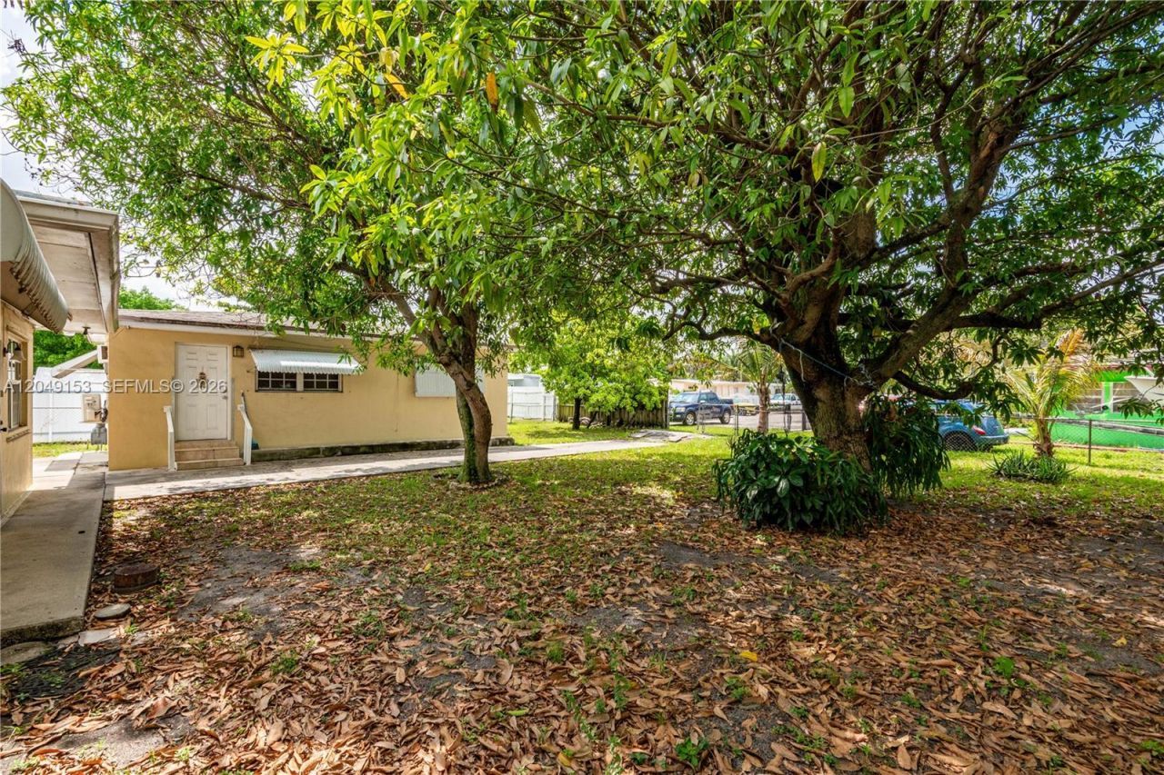 292 W 39th Pl , Hialeah, FL 33012 Photo