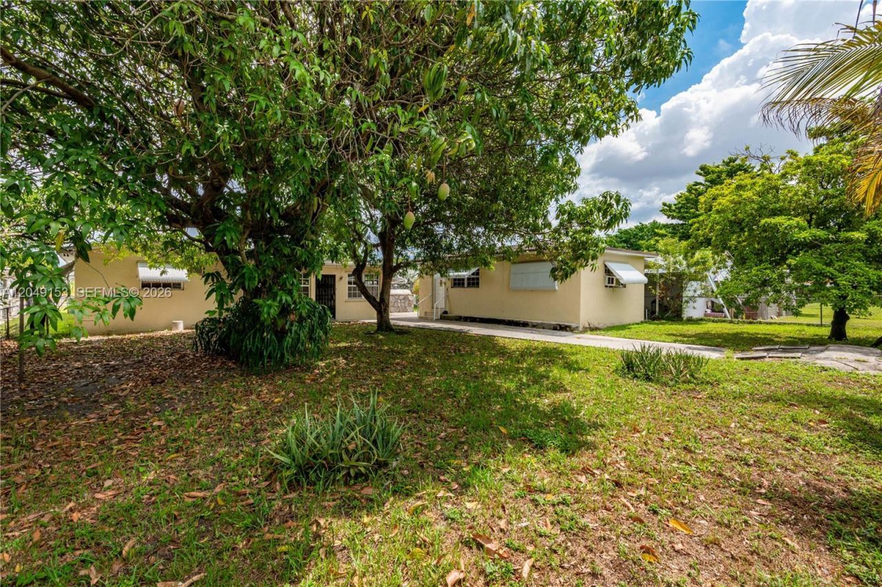 292 W 39th Pl , Hialeah, FL 33012 Photo