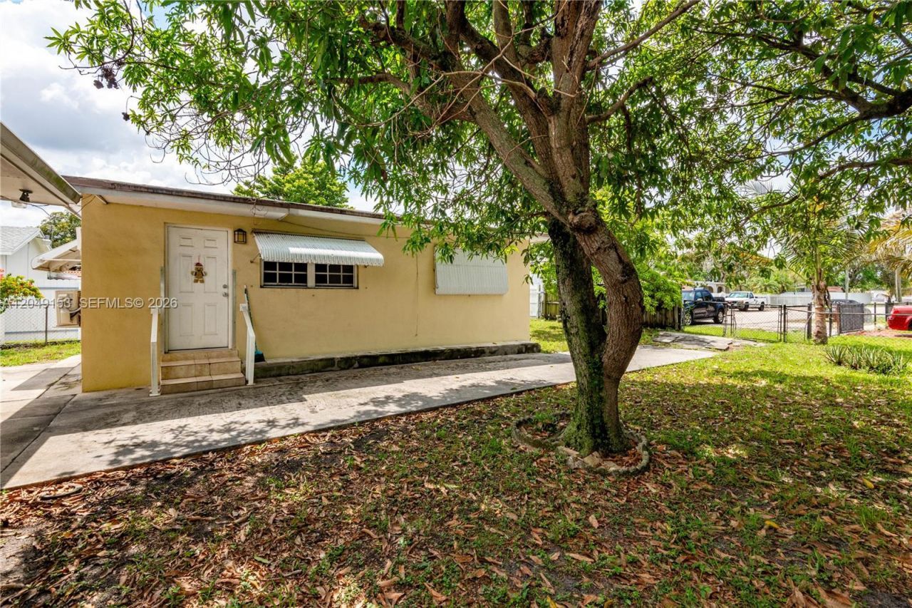 292 W 39th Pl , Hialeah, FL 33012 Photo
