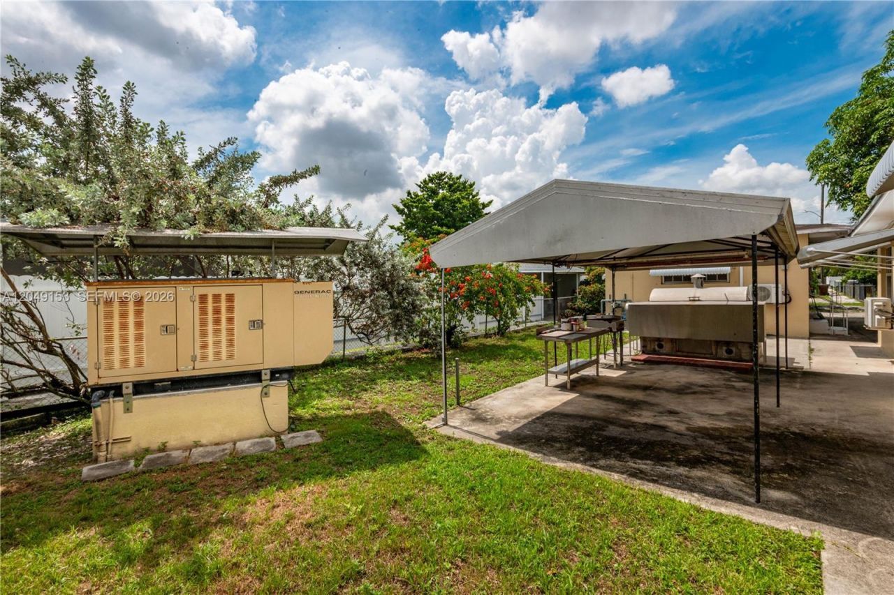 292 W 39th Pl , Hialeah, FL 33012 Photo