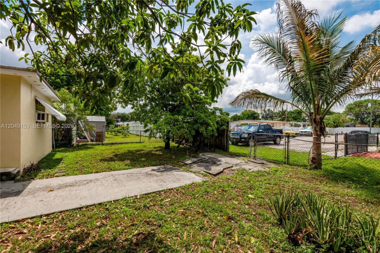 292 W 39th Pl , Hialeah, FL 33012 Photo