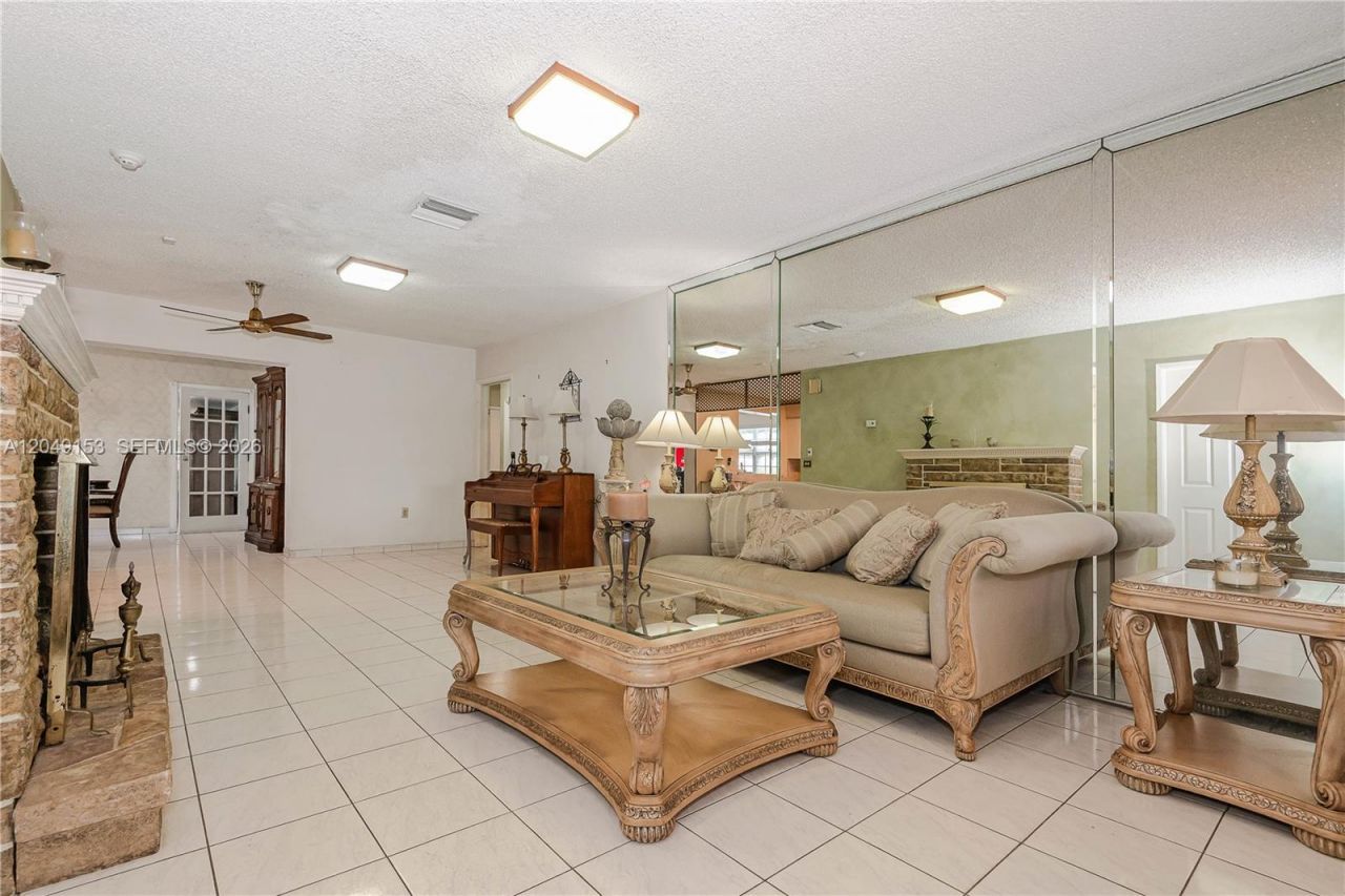 292 W 39th Pl , Hialeah, FL 33012 Photo