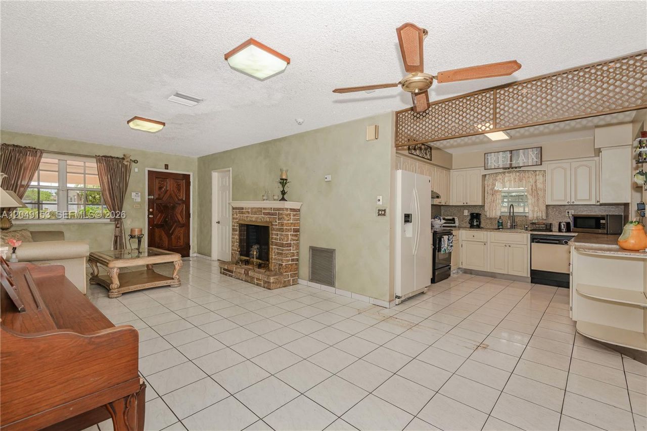 292 W 39th Pl , Hialeah, FL 33012 Photo