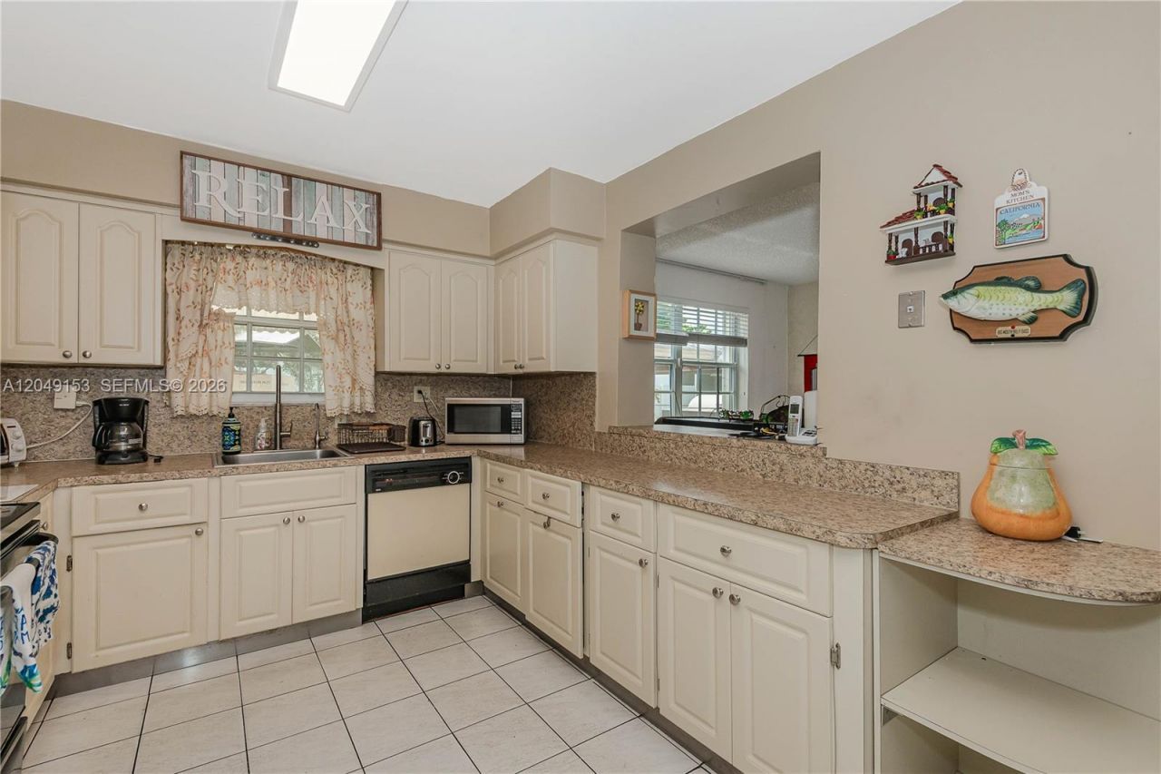 292 W 39th Pl , Hialeah, FL 33012 Photo