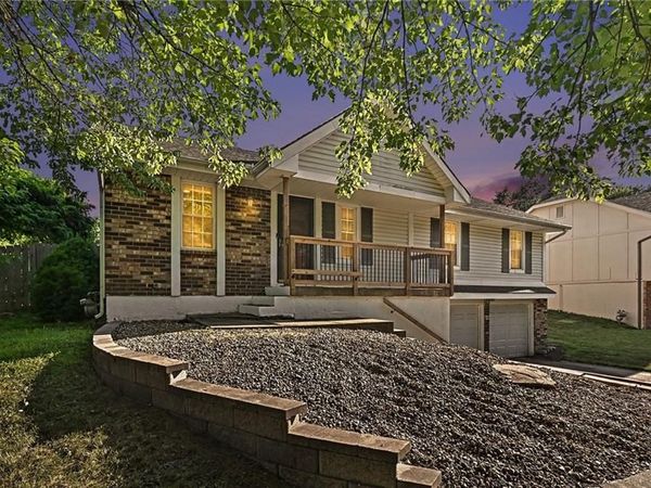 11 NW 101st Place, Kansas City, MO 64155