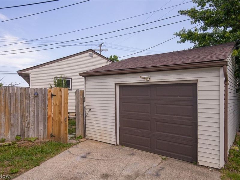 12811 Triskett Road, Cleveland, OH 44111 Photo 22