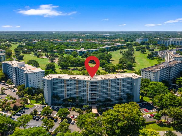 625 Oaks Drive, Unit 405, Pompano Beach, FL 33069