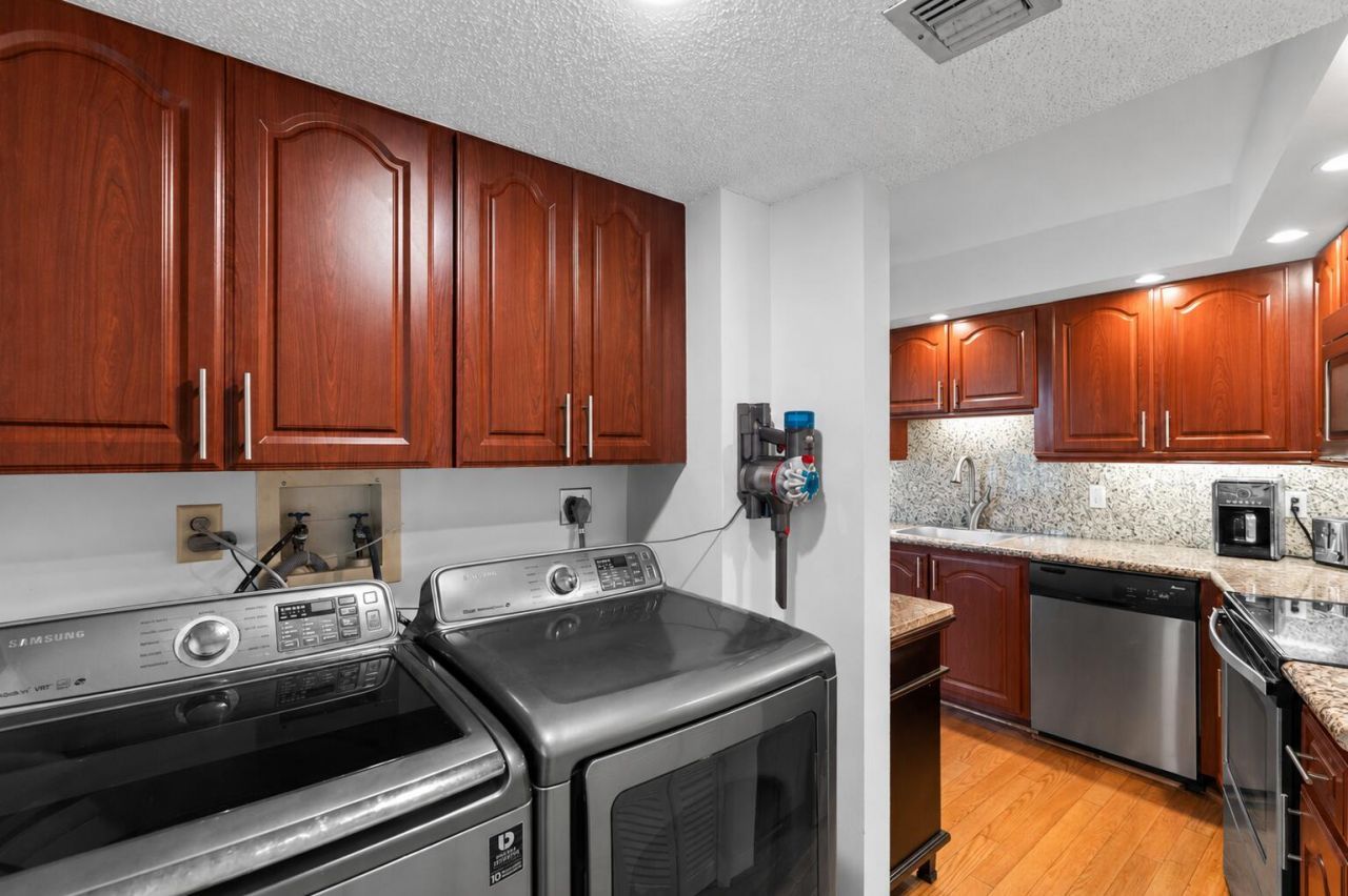 625 Oaks Drive, Unit 405, Pompano Beach, FL 33069 Photo