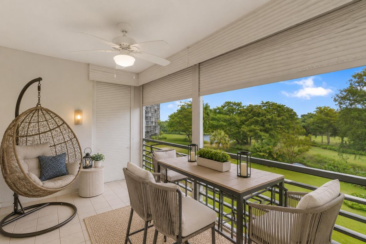 625 Oaks Drive, Unit 405, Pompano Beach, FL 33069 Photo