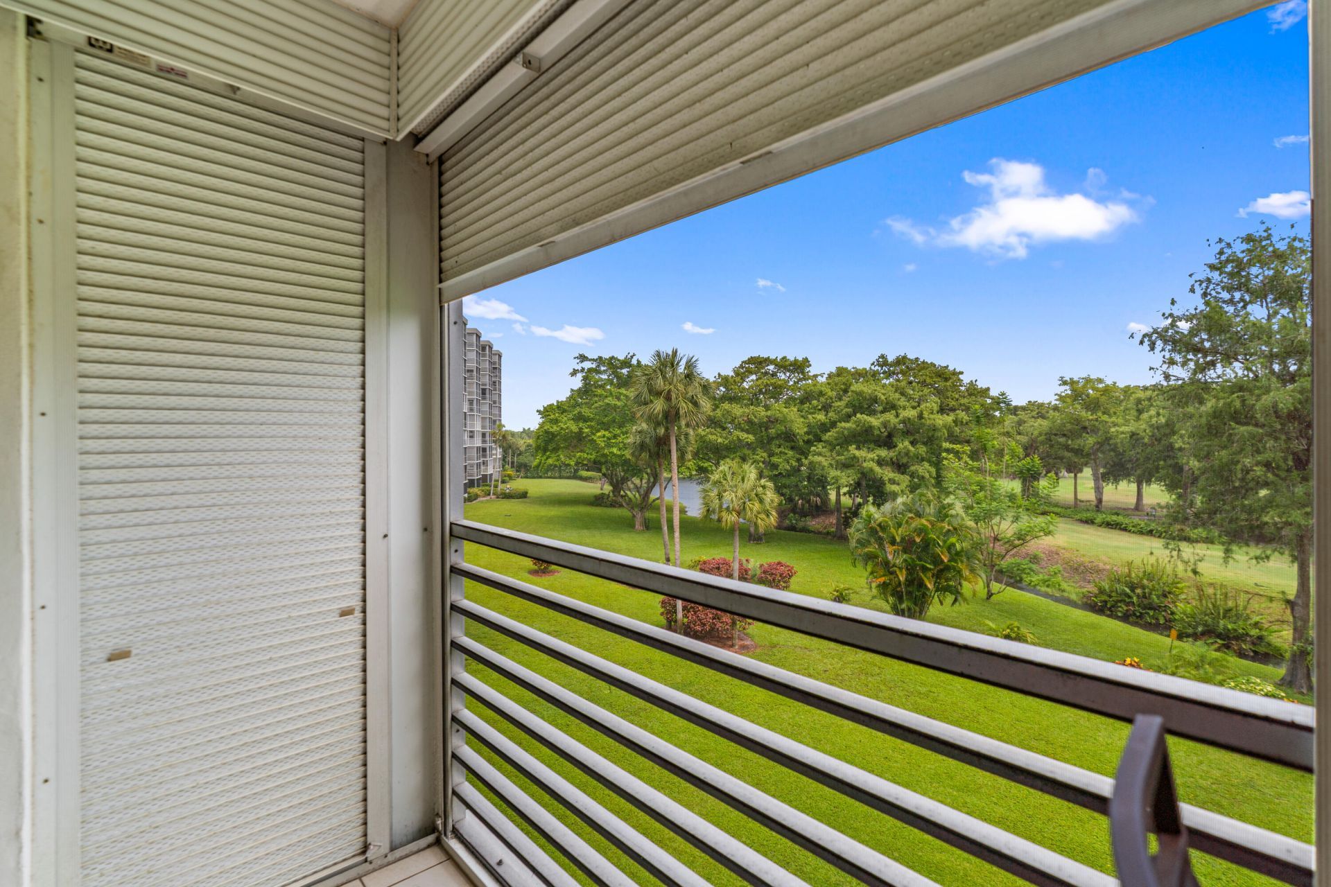 625 Oaks Drive, Unit 405, Pompano Beach, FL 33069 Photo