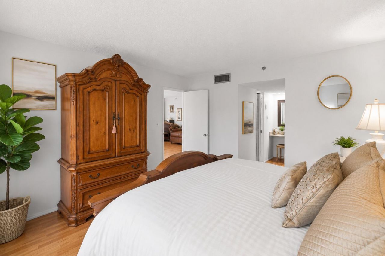 625 Oaks Drive, Unit 405, Pompano Beach, FL 33069 Photo