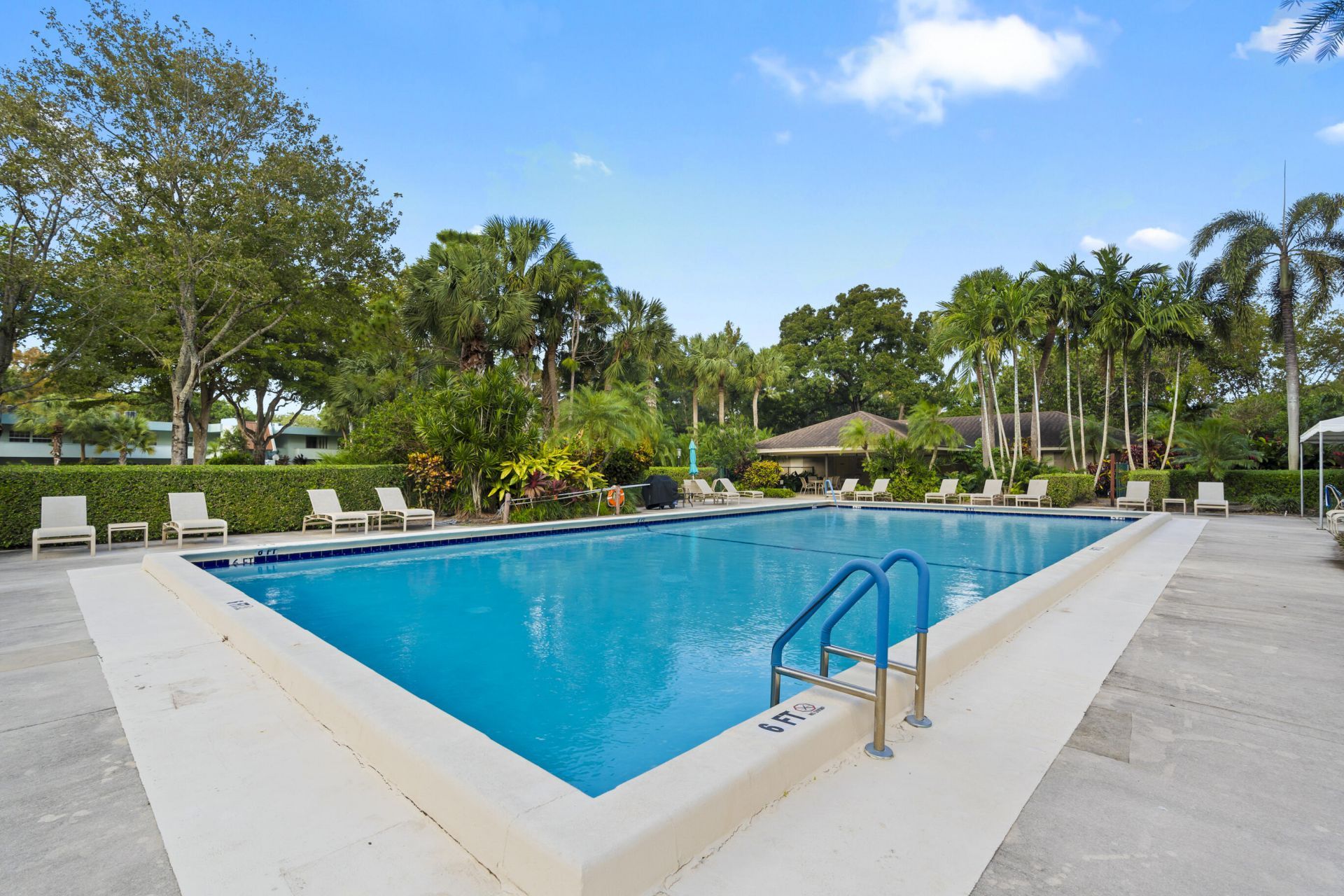 625 Oaks Drive, Unit 405, Pompano Beach, FL 33069 Photo