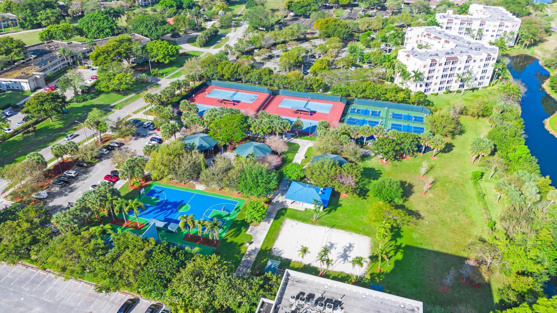 625 Oaks Drive, Unit 405, Pompano Beach, FL 33069 Photo