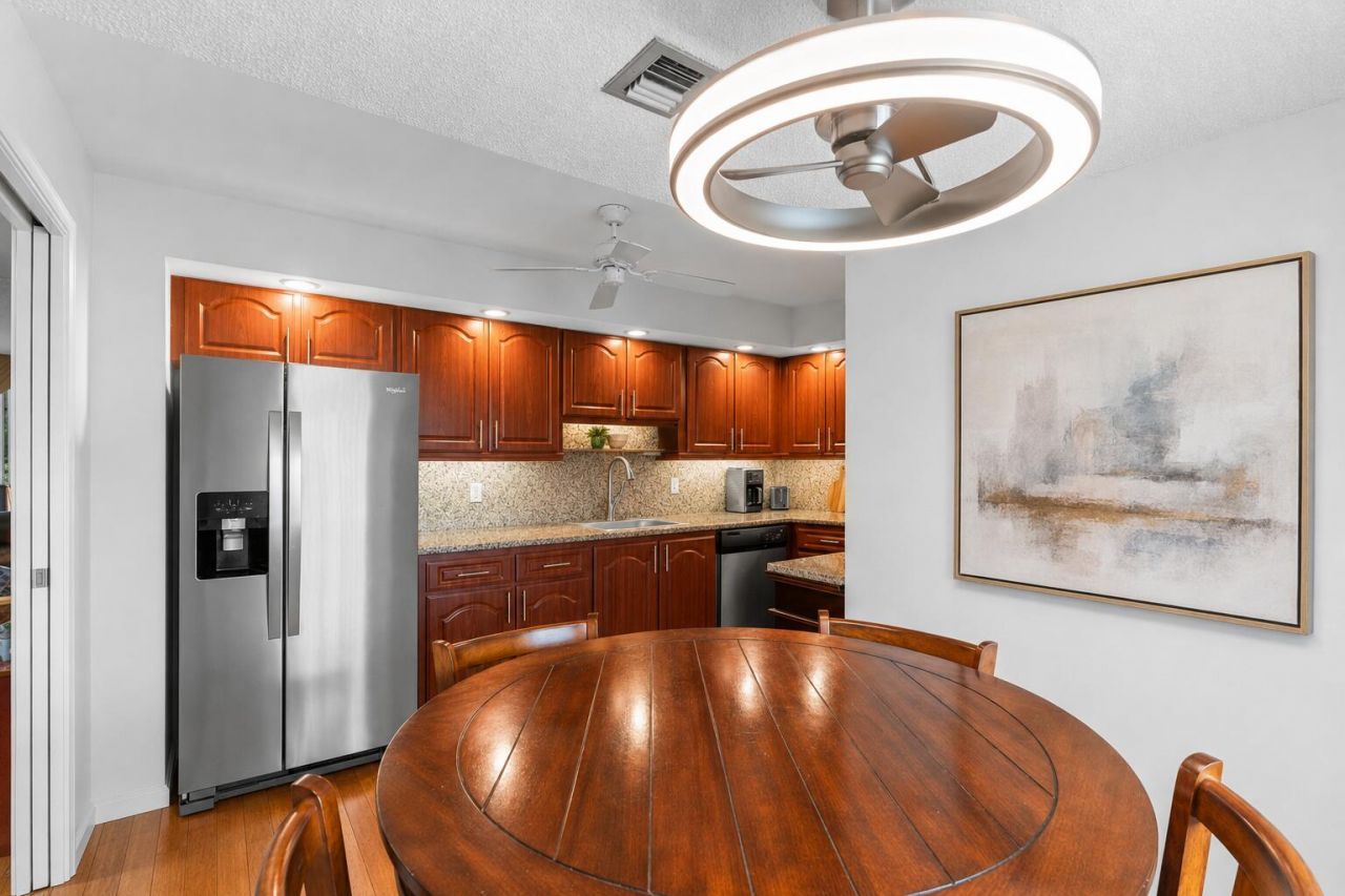 625 Oaks Drive, Unit 405, Pompano Beach, FL 33069 Photo
