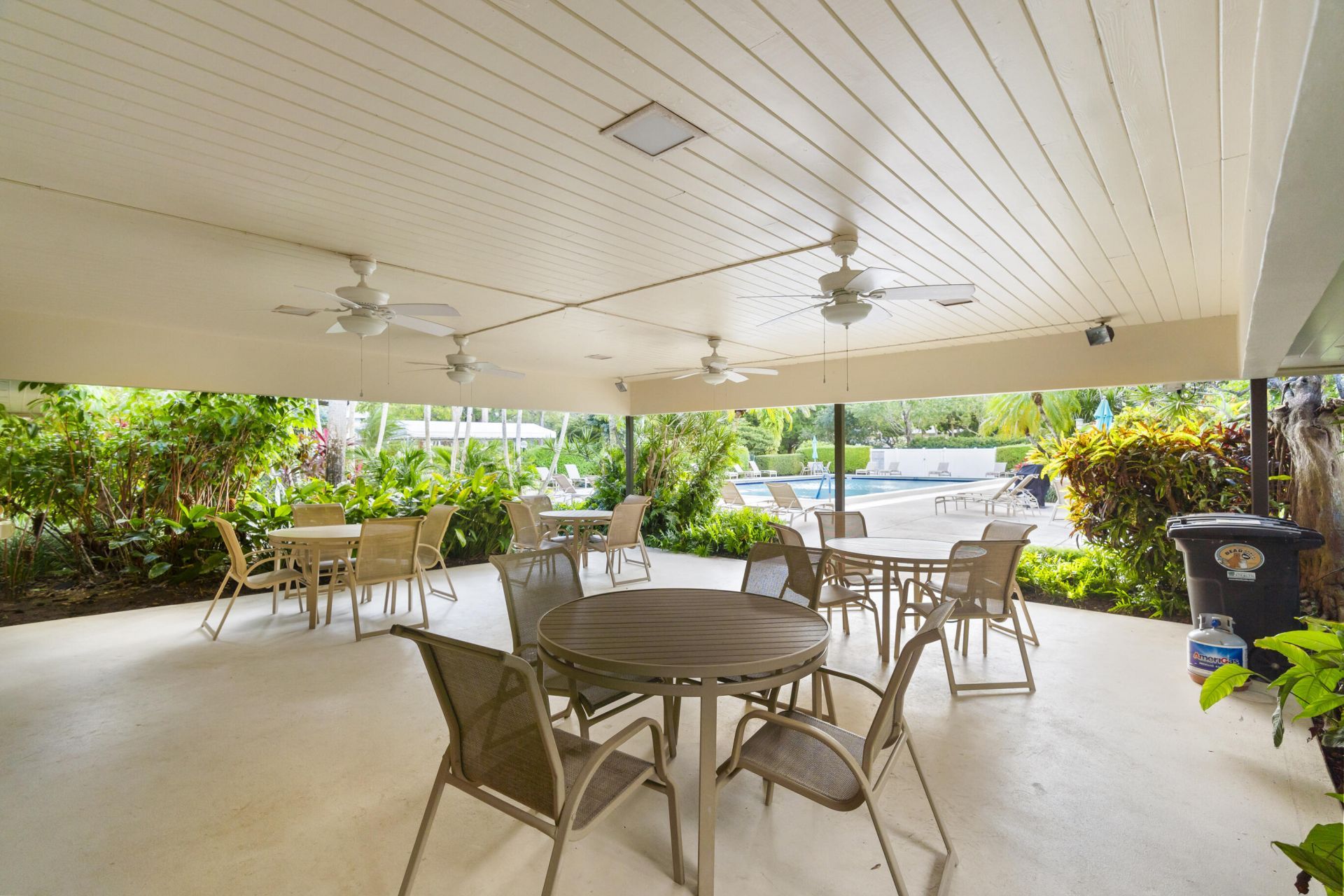 625 Oaks Drive, Unit 405, Pompano Beach, FL 33069 Photo