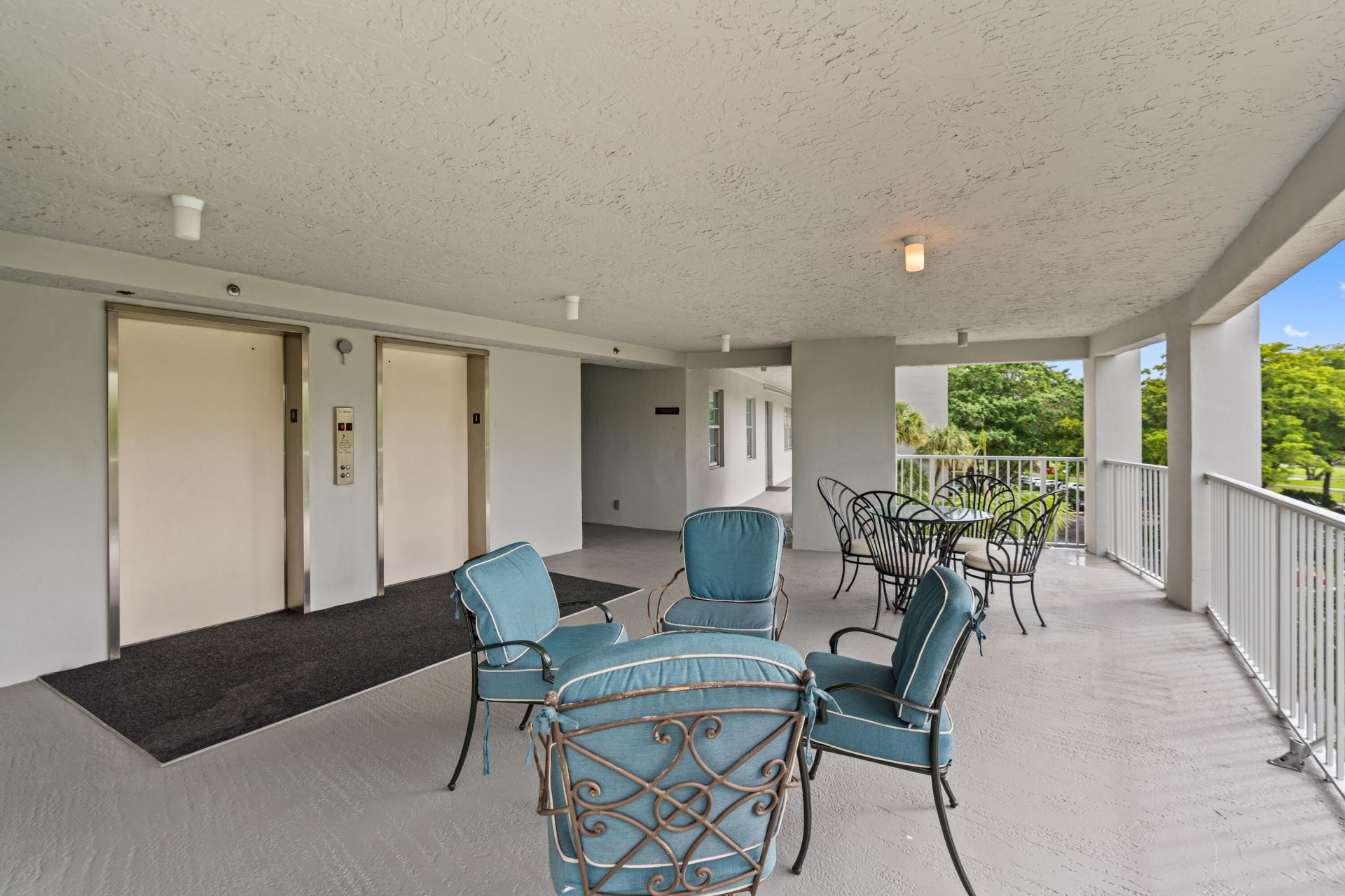 625 Oaks Drive, Unit 405, Pompano Beach, FL 33069 Photo