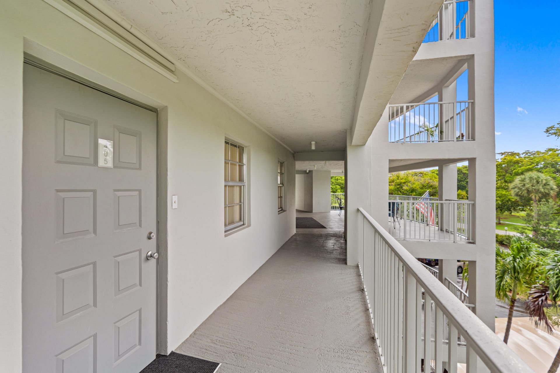 625 Oaks Drive, Unit 405, Pompano Beach, FL 33069 Photo