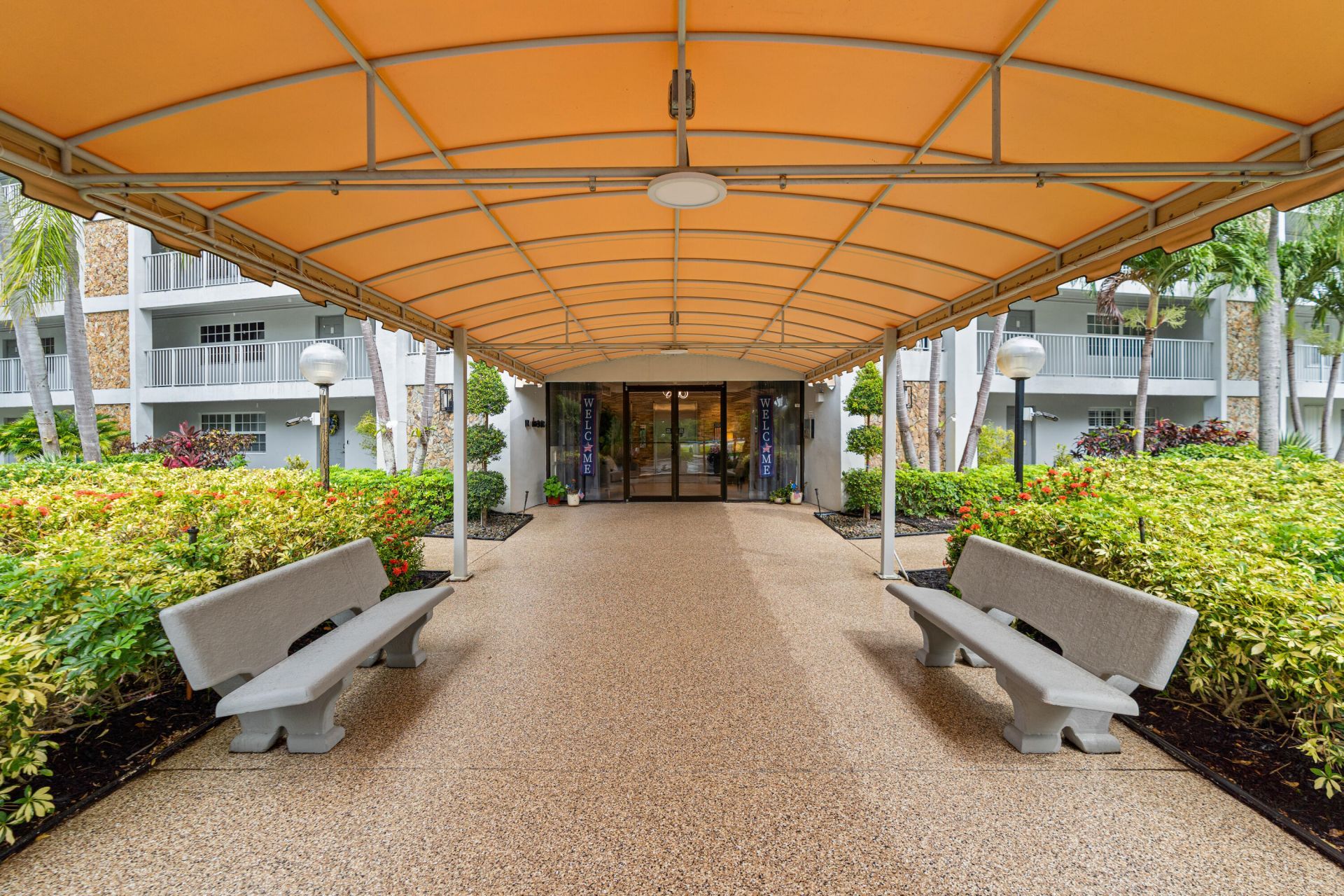 625 Oaks Drive, Unit 405, Pompano Beach, FL 33069 Photo