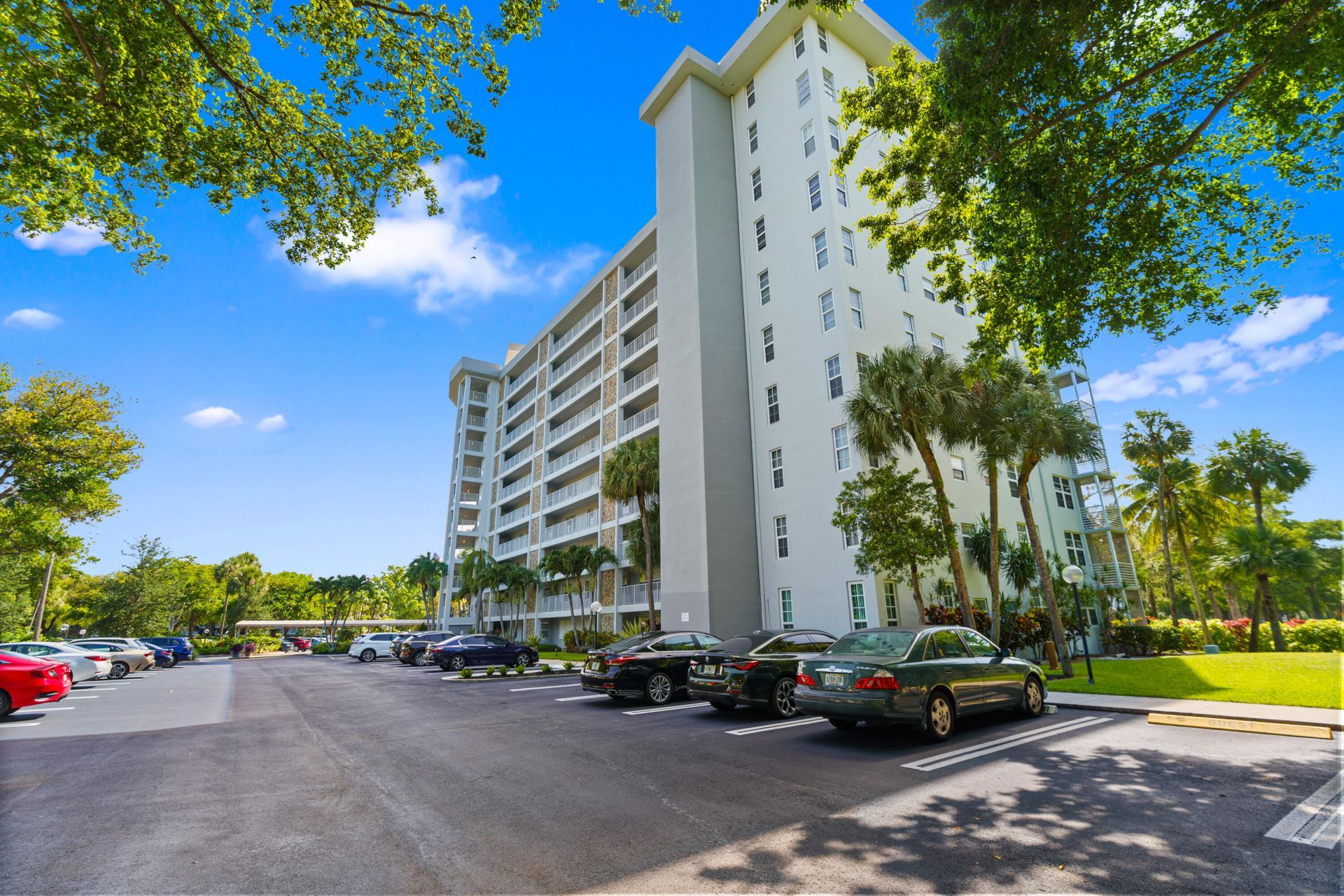 625 Oaks Drive, Unit 405, Pompano Beach, FL 33069 Photo