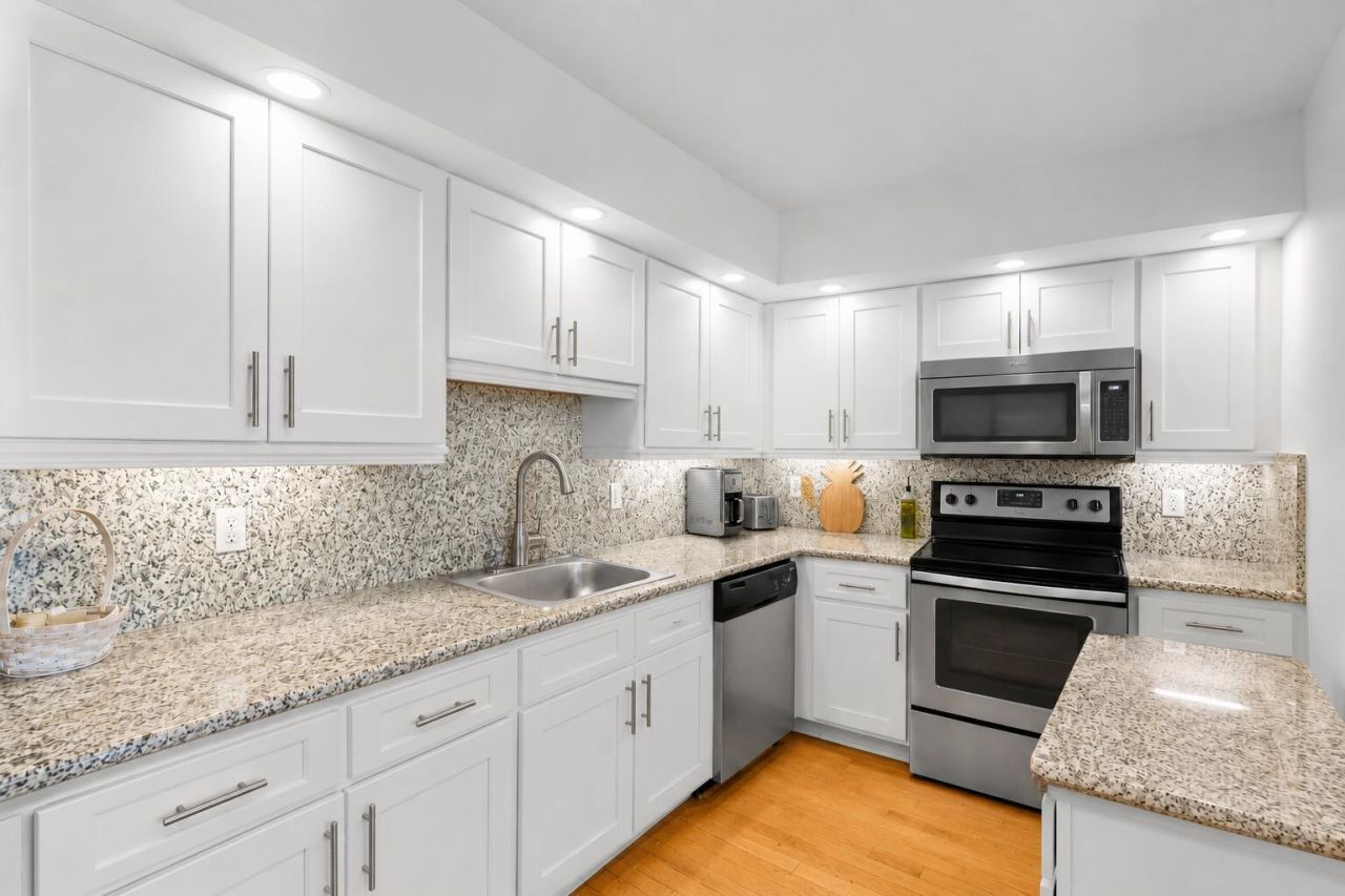 625 Oaks Drive, Unit 405, Pompano Beach, FL 33069 Photo