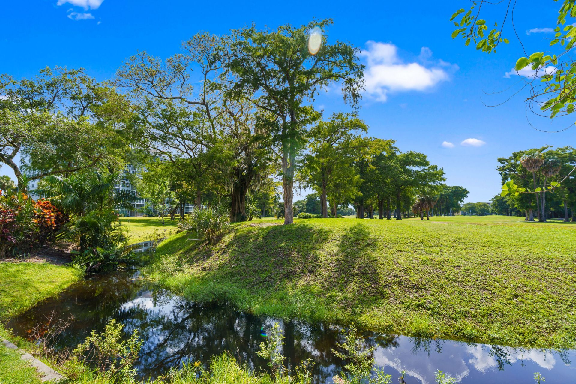 625 Oaks Drive, Unit 405, Pompano Beach, FL 33069 Photo