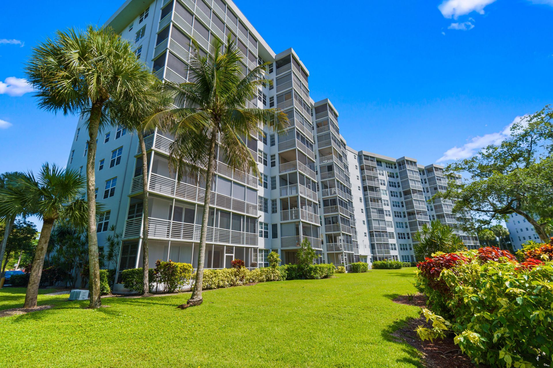 625 Oaks Drive, Unit 405, Pompano Beach, FL 33069 Photo