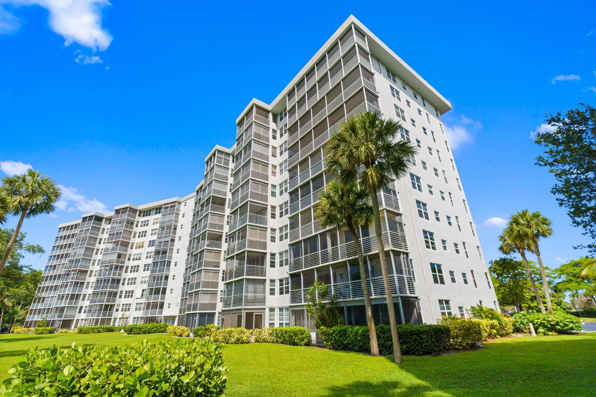 625 Oaks Drive, Unit 405, Pompano Beach, FL 33069 Photo