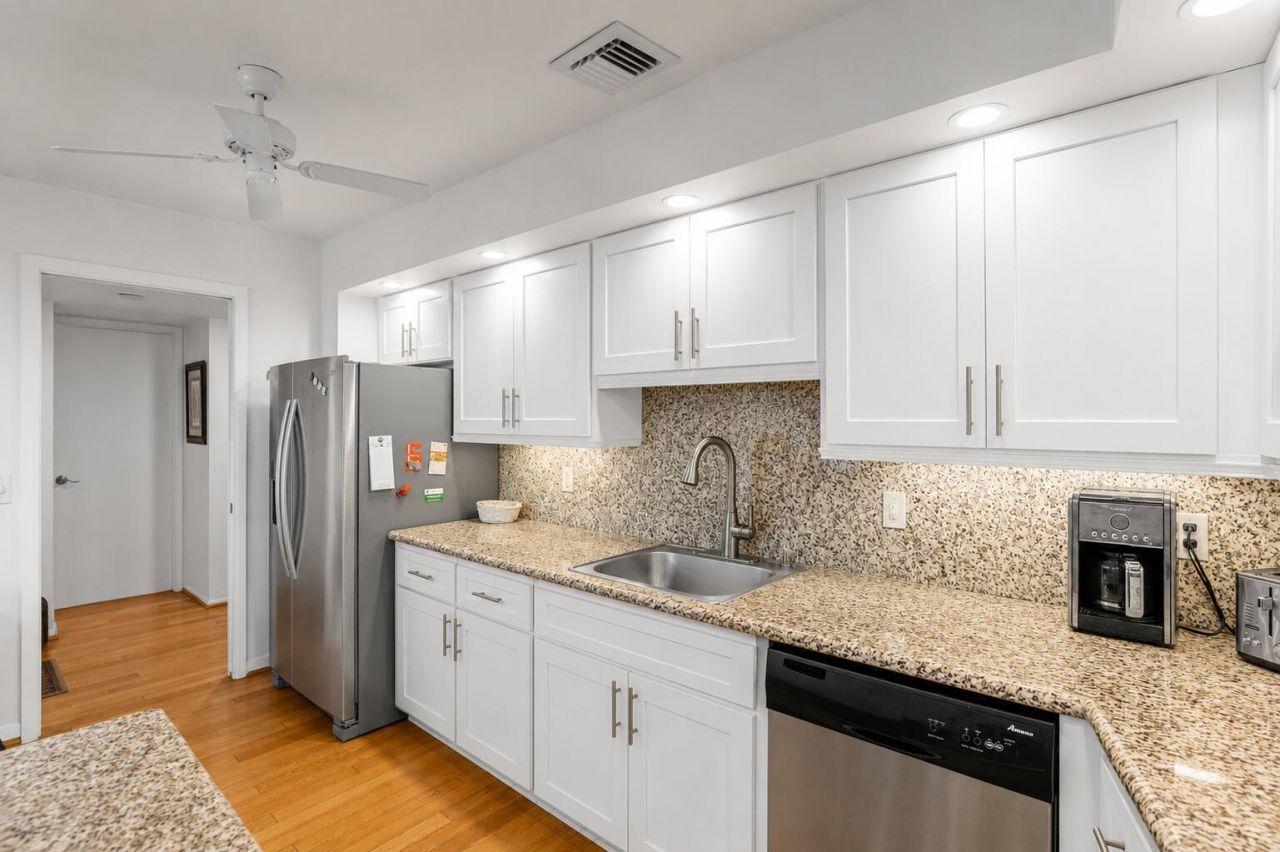 625 Oaks Drive, Unit 405, Pompano Beach, FL 33069 Photo