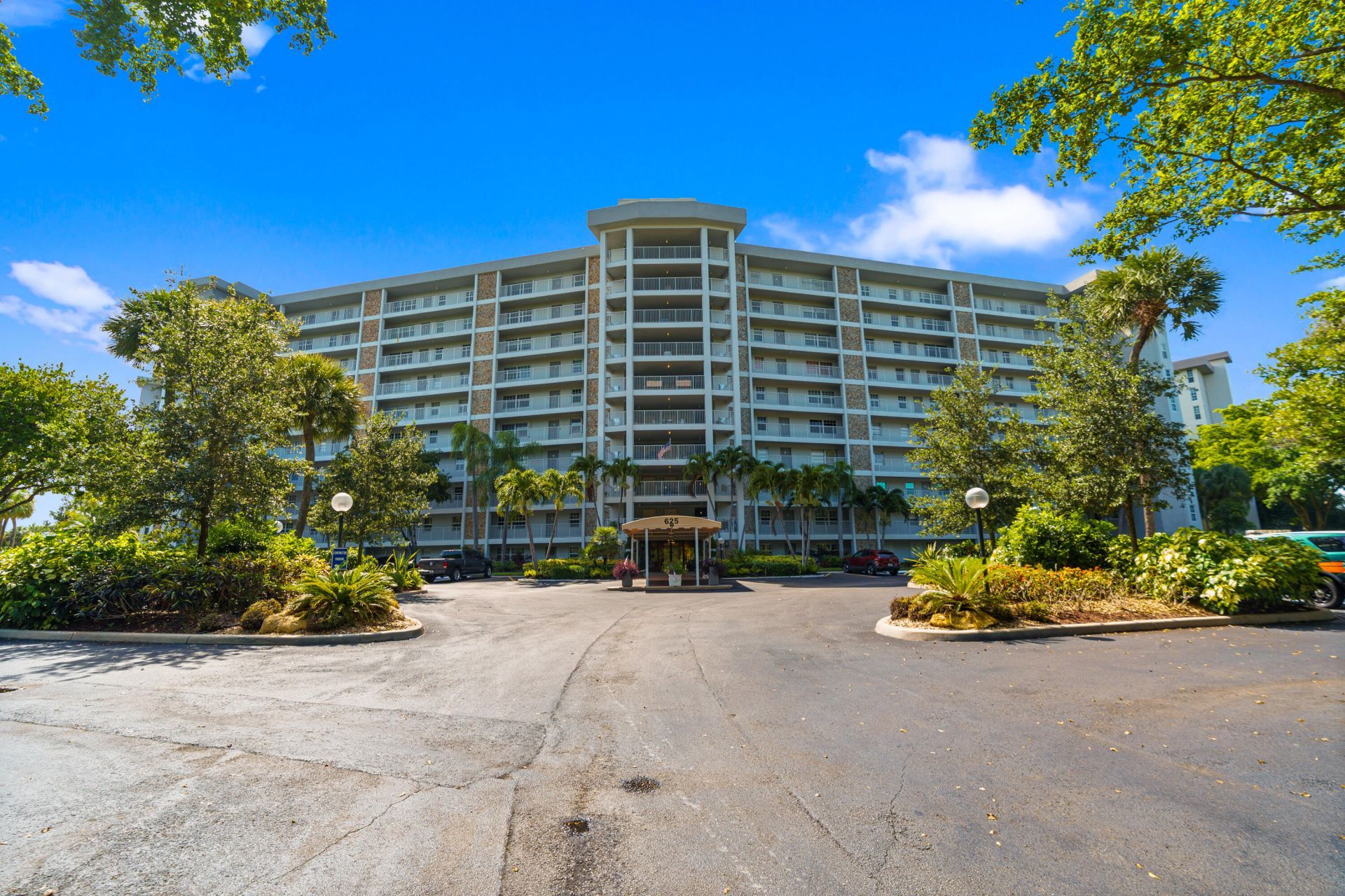625 Oaks Drive, Unit 405, Pompano Beach, FL 33069 Photo