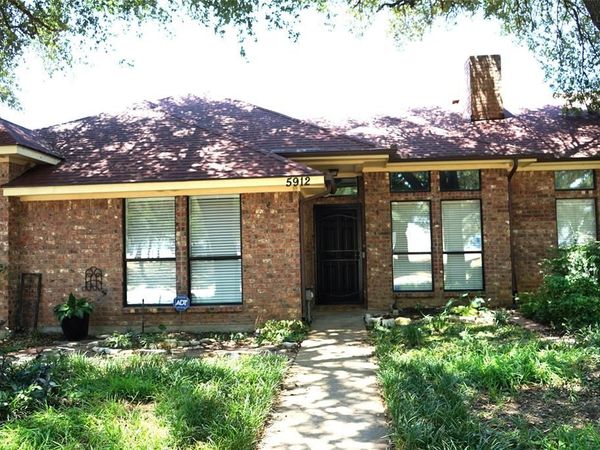 5912 Royal Club Drive, Arlington, TX 76017