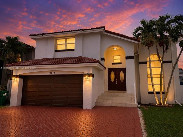 12948 NW 10th St , Miami, FL 33182