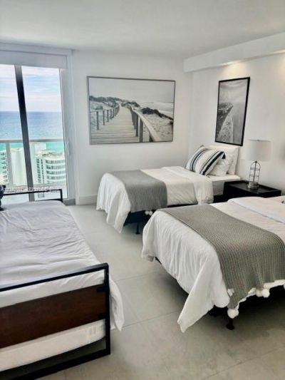 100 Bayview Dr, Unit 1906, Sunny Isles Beach, FL 33160 Photo