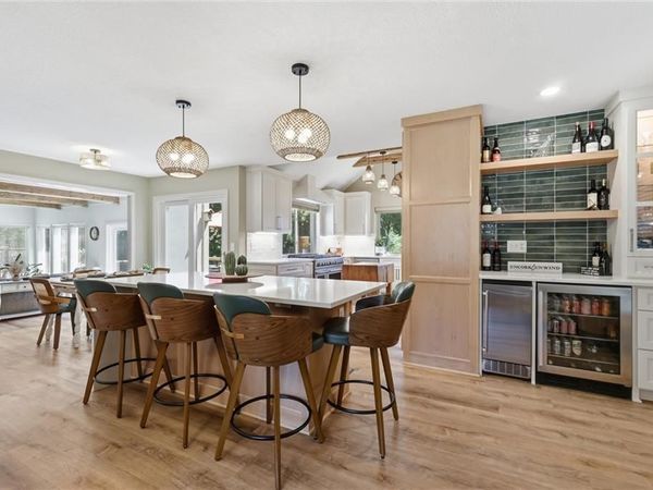 201 NE Shoreview Drive, Lee's Summit, MO 64064