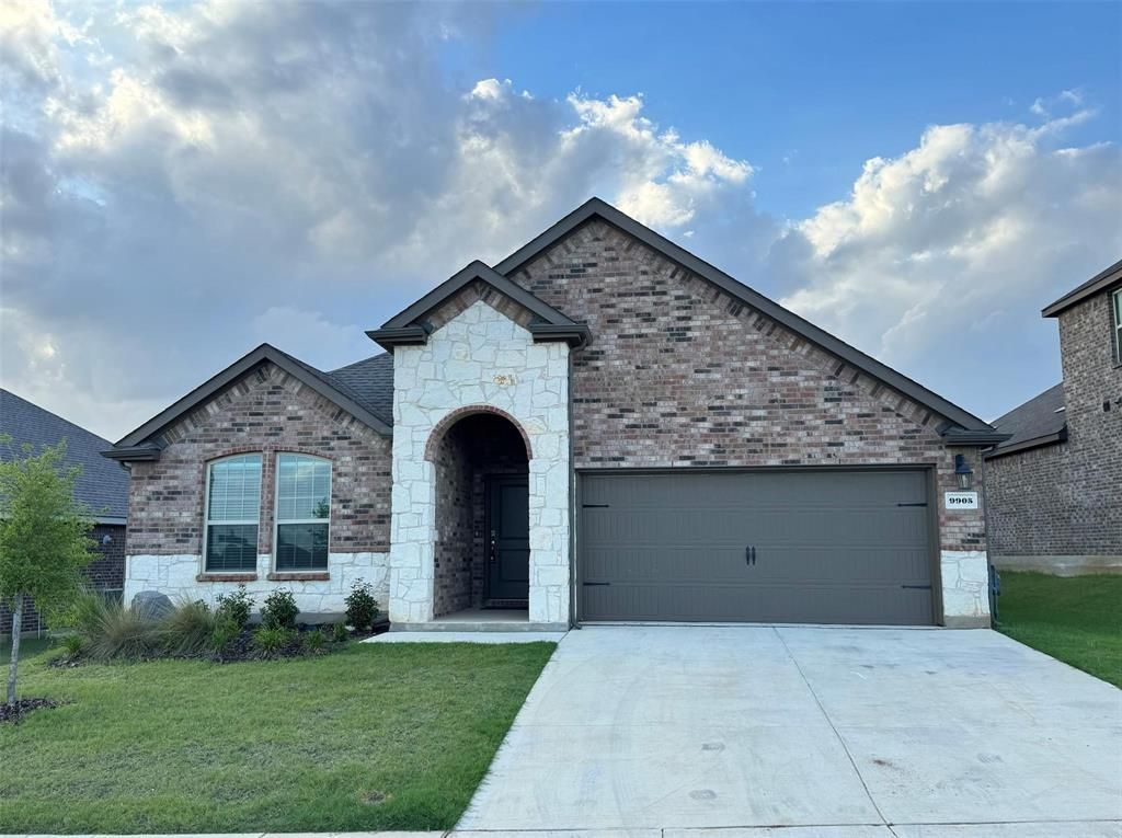 9905 Autumn Leaves Lane, Aubrey, TX 76227 Main Photo